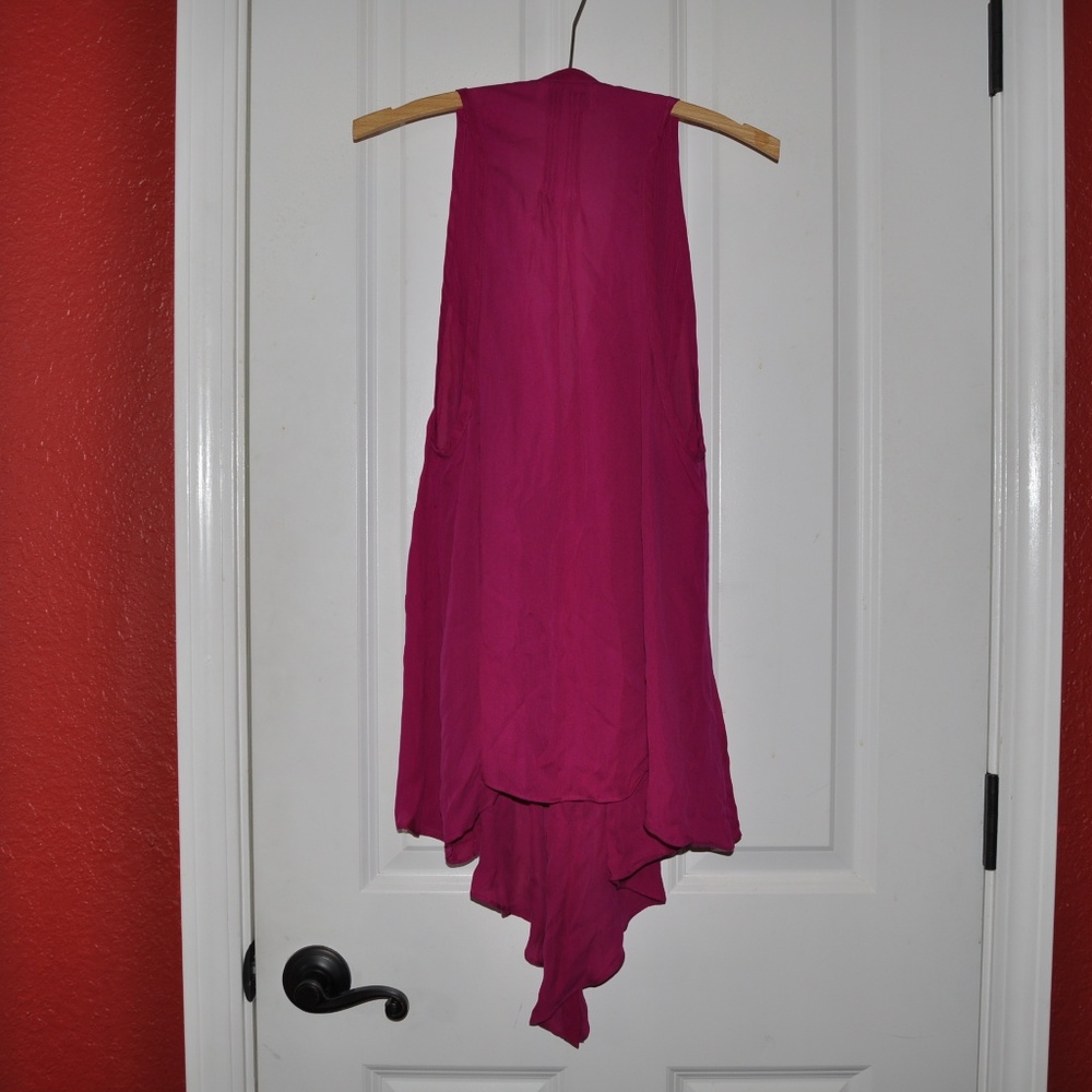 ELIZABETH & JAMES Raspberry Sleeveless Tokyo Top - Picture 6 of 7